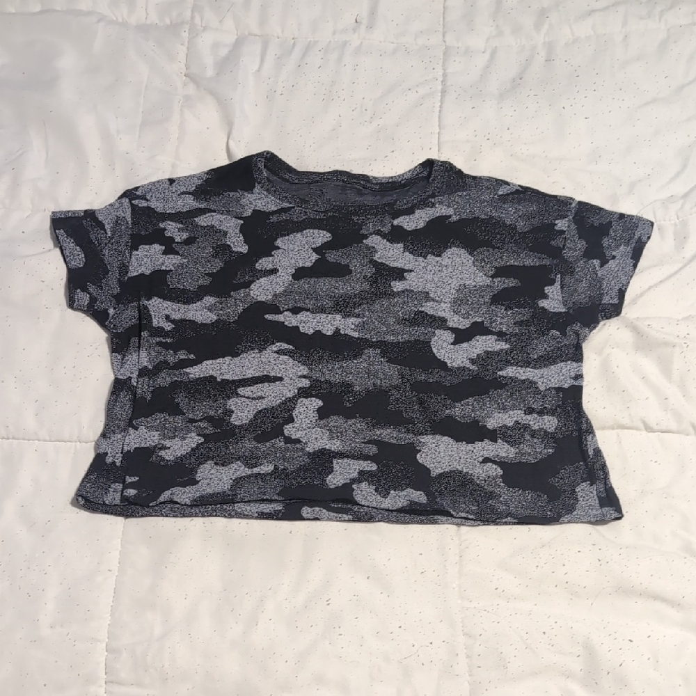 Lululemon Camo Print Cropped T-Shirt Size 6